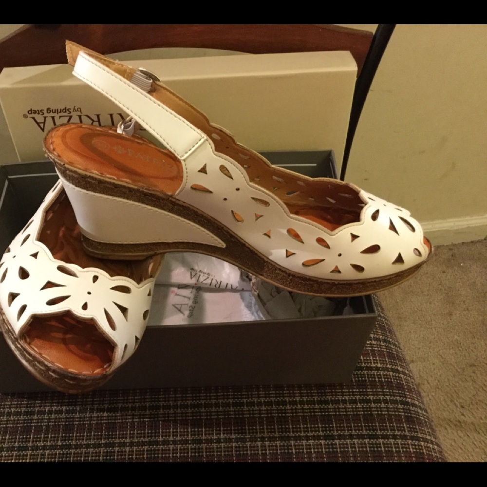 NEW Patrizia by Spring Step white sandals - Picture 3 of 5